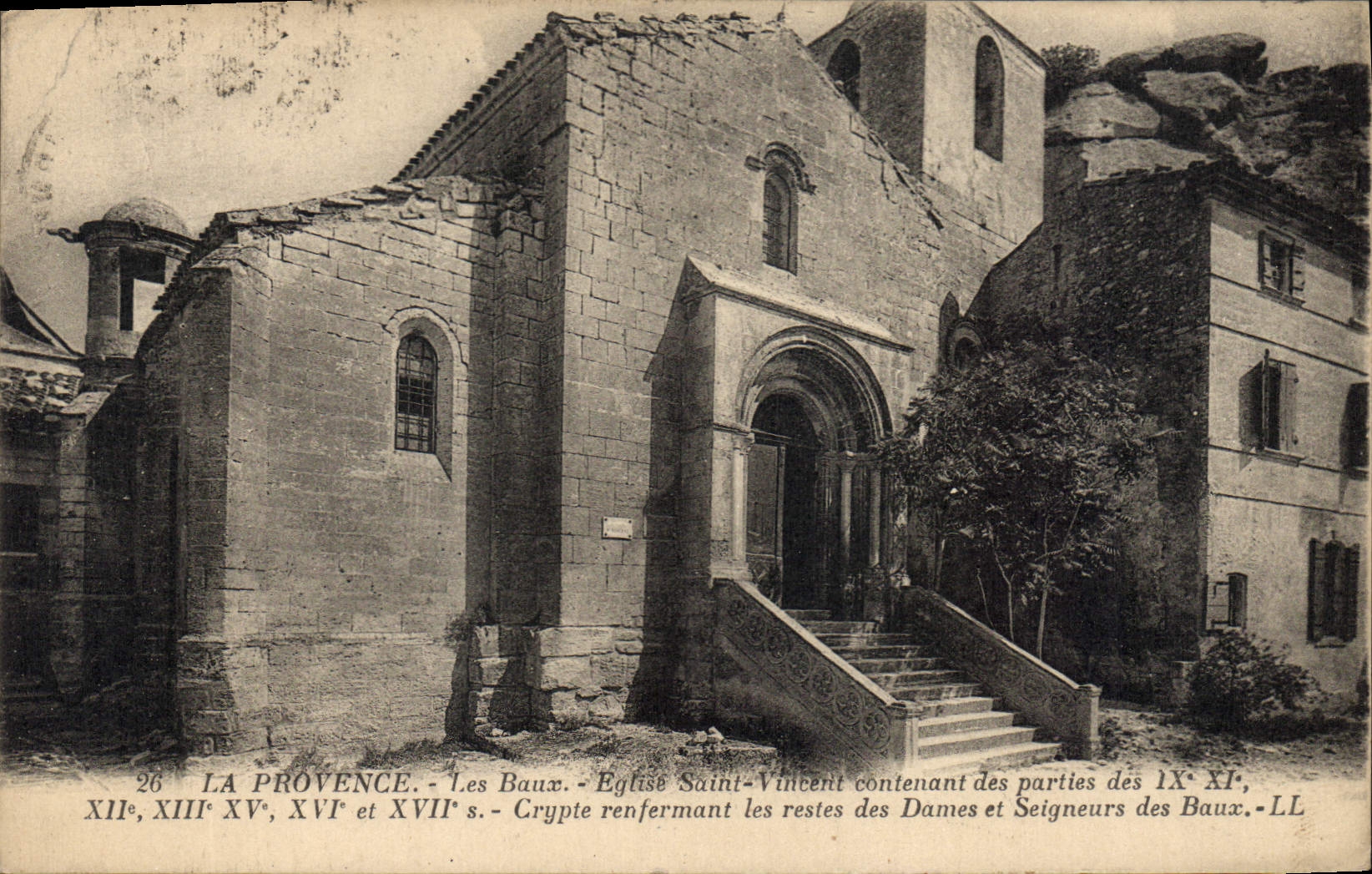 CPA La Provence Les Baux Eglise Saint Vincent