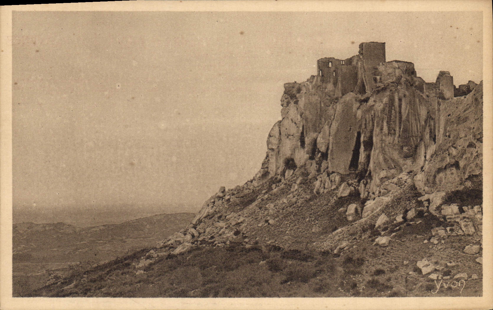 CPA La Douce France Paysages et Pierres de Provence Les Baux Ansienne ville ruinee du Xe siecle