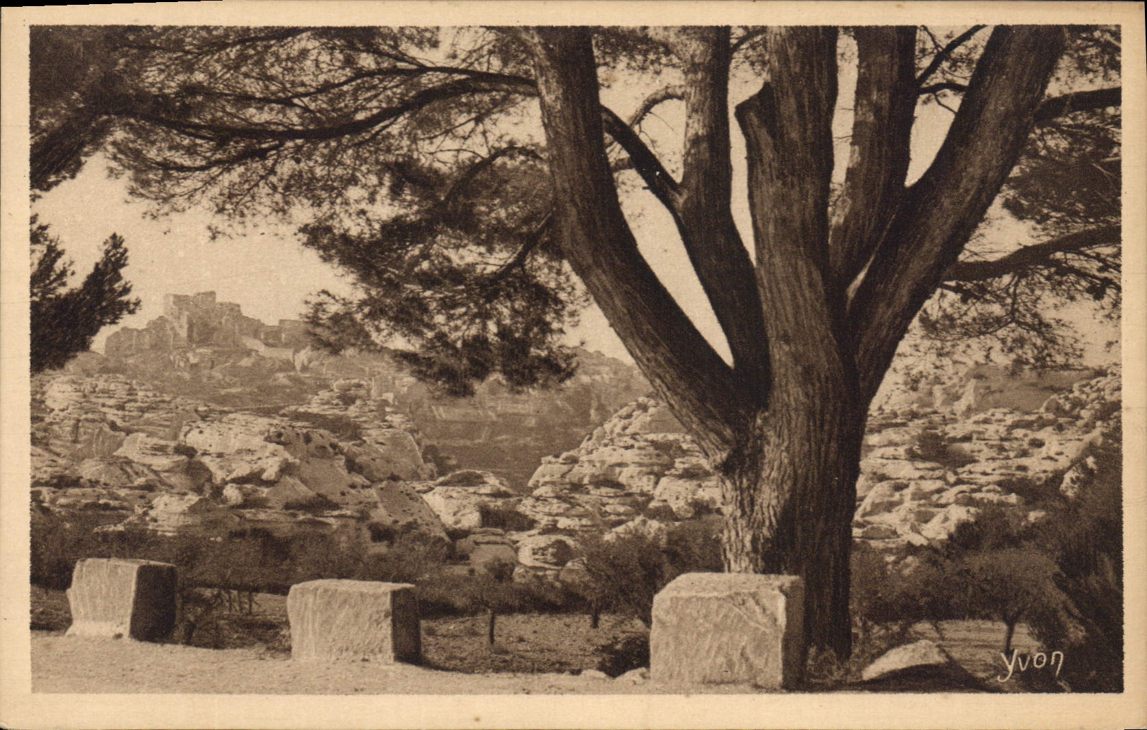 CPA La Douce France Paysages et Pierres de Provence Les Baux (Bouches du Rhone) Une des Merveilles d
