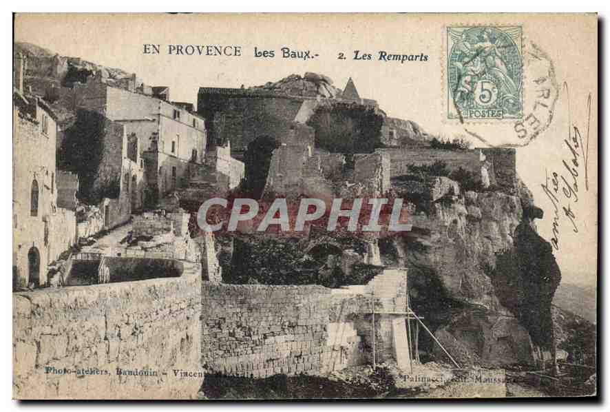 CPA En Provence Les Baux Les Remparts