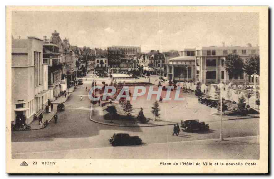 CPA Vichy Place de l'Hotel de Ville et la nouvelle Poste