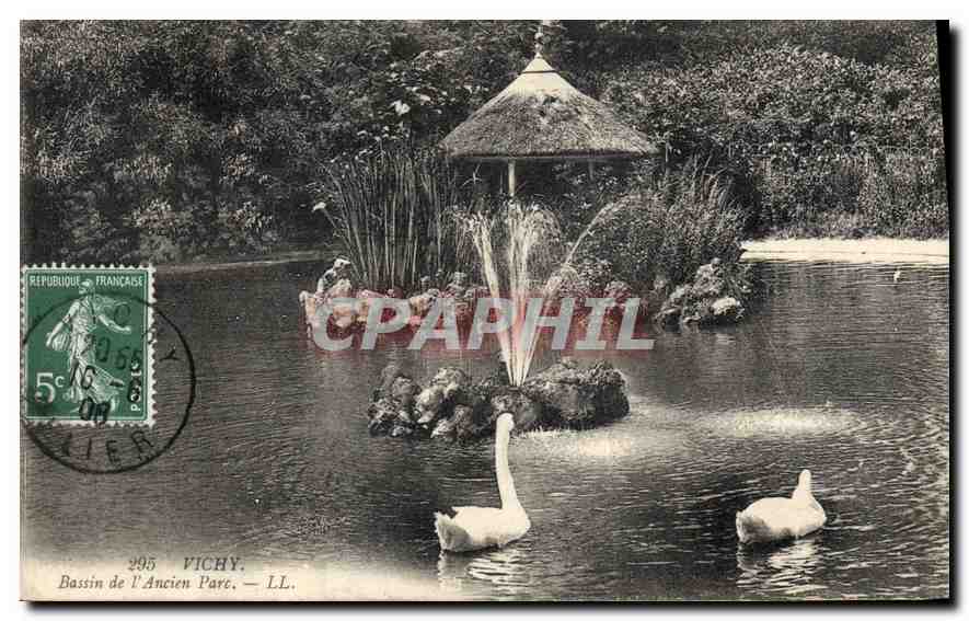 CPA Vichy Bassin de l'Ancien Parc Cygnes