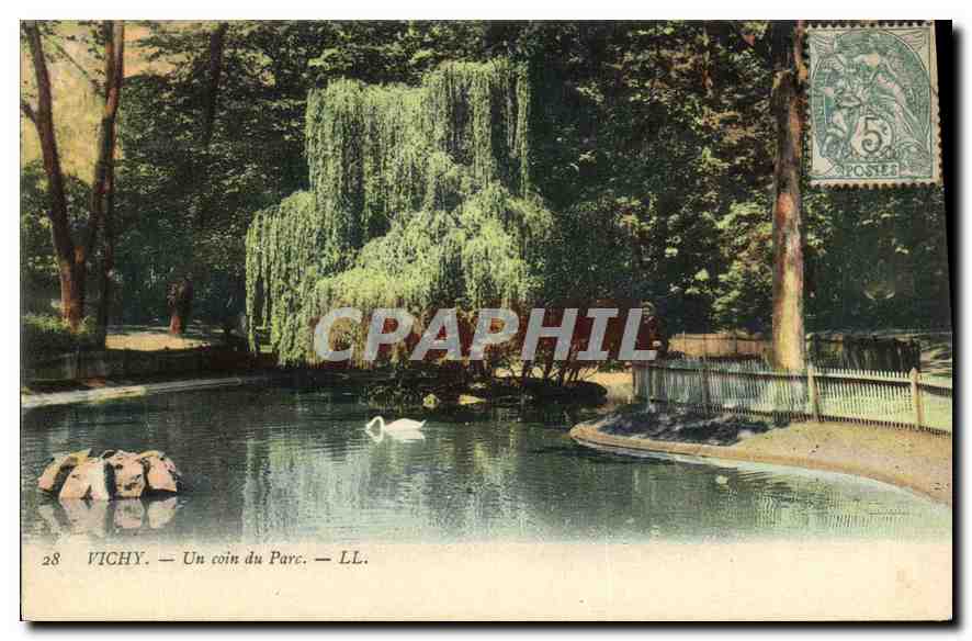 CPA Vichy Un coin du Parc