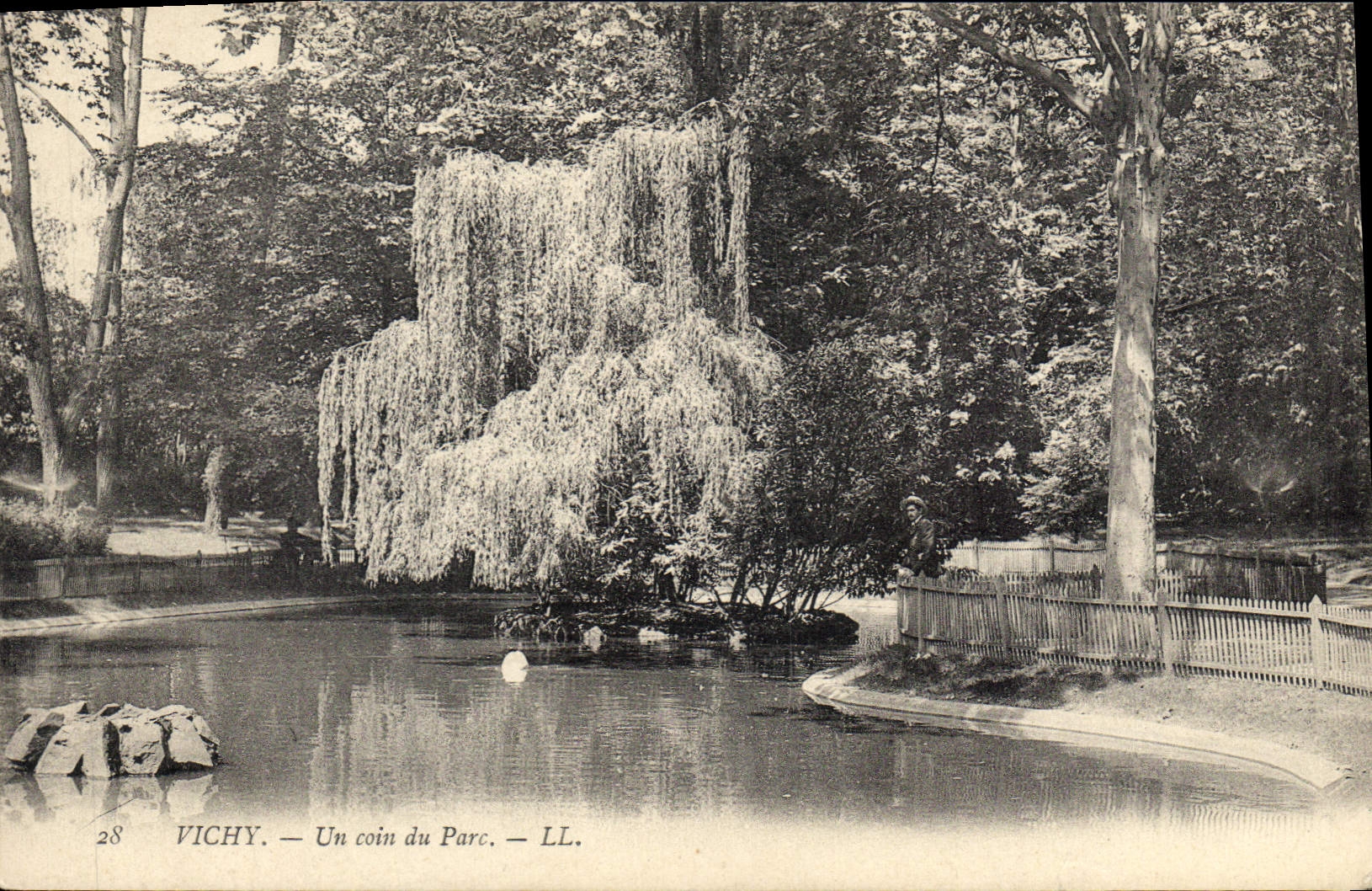 CPA Vichy Un coin du Parc