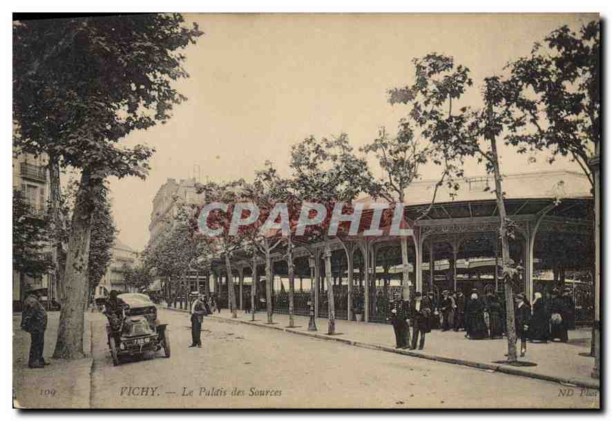 CPA Vichy Le Palais des Sources Automobile