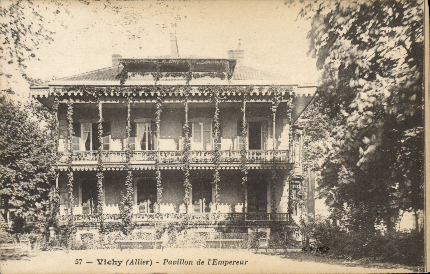CPA Vichy Pavillon de l'Empereur
