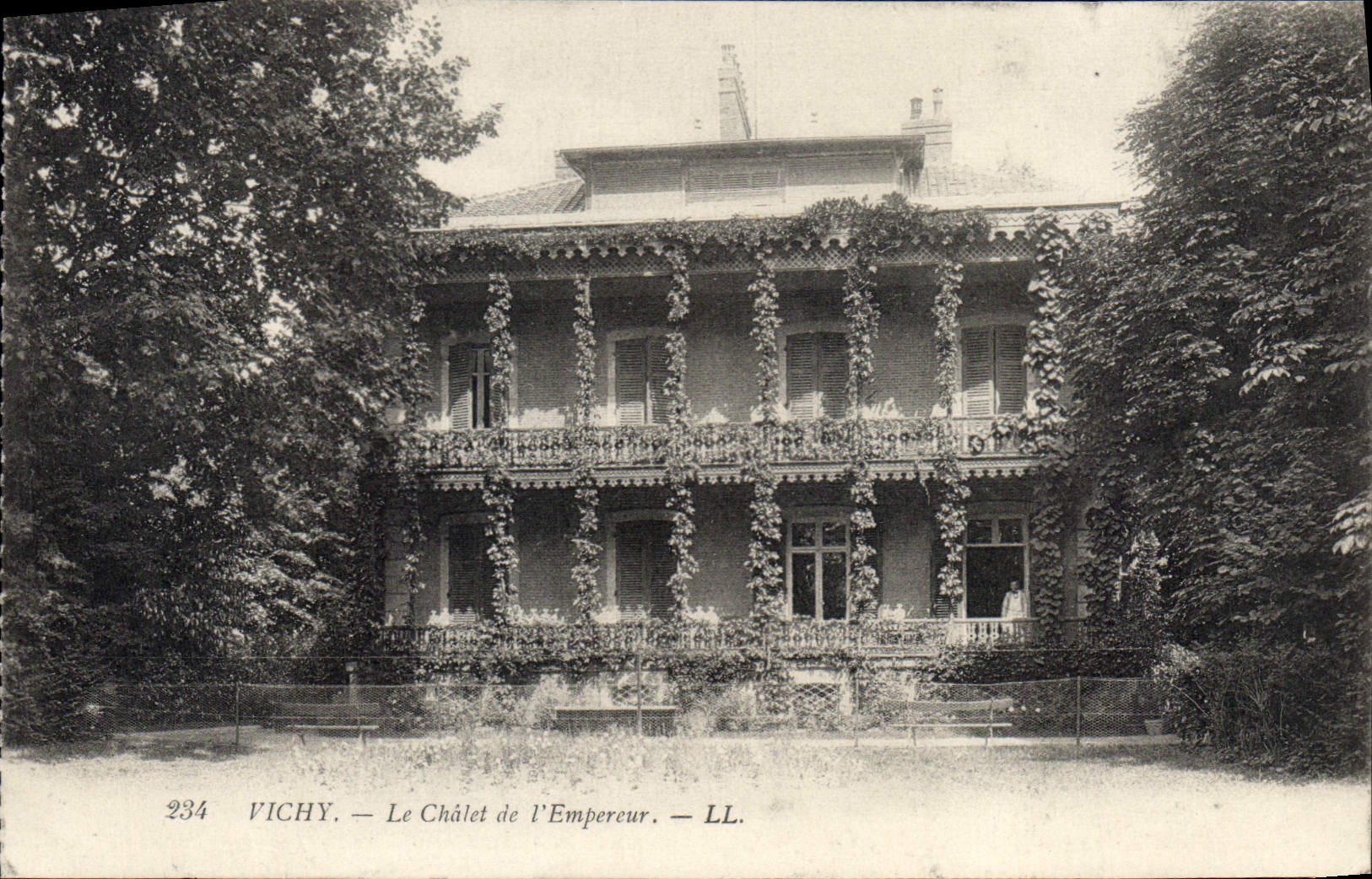 CPA Vichy Le Chalet de l'Empereur