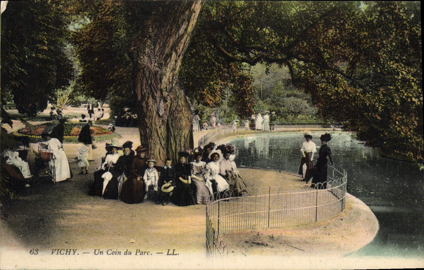 CPA Vichy Un coin du Parc