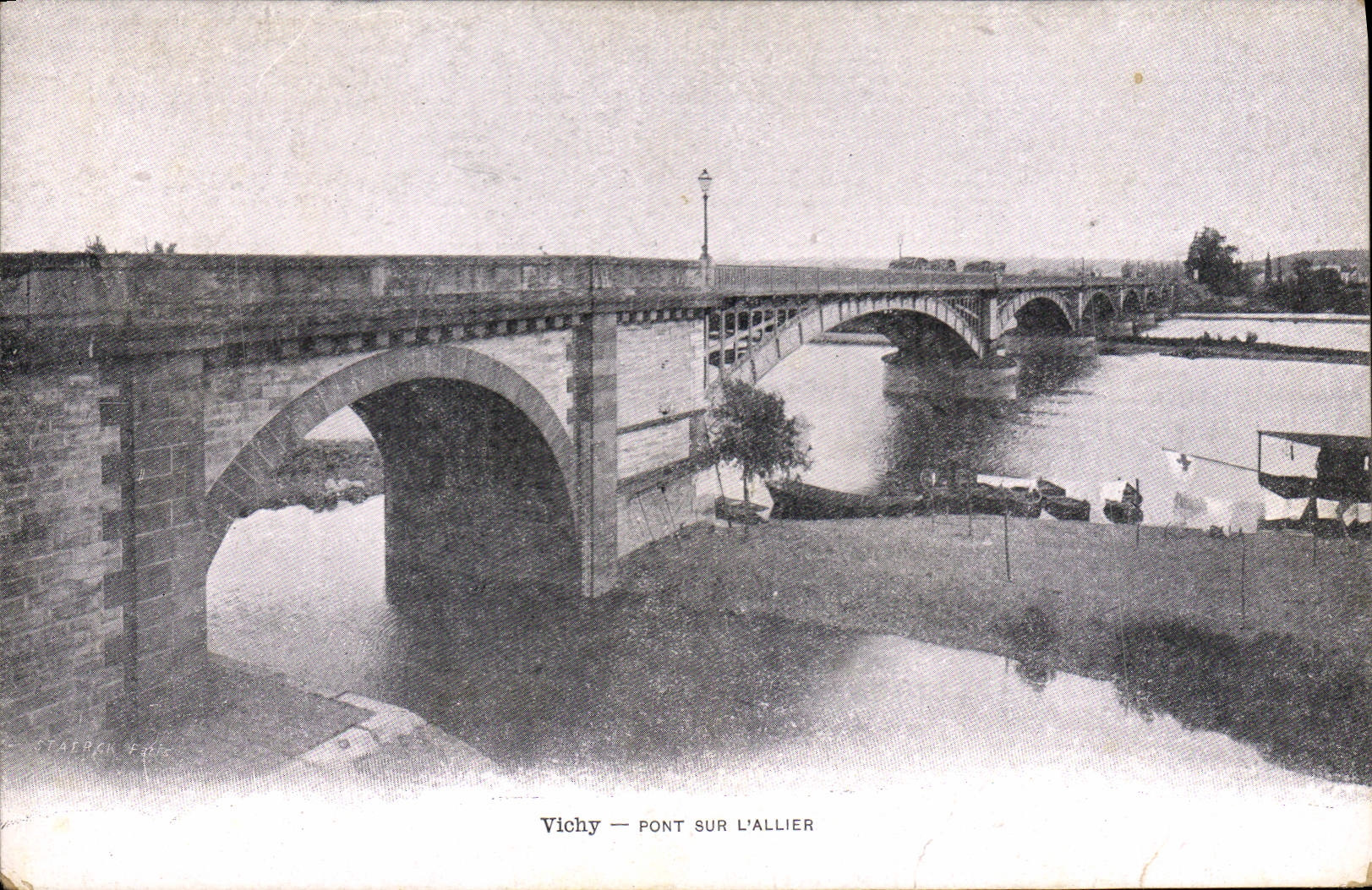 CPA Vichy Le Pont sur l'Allier