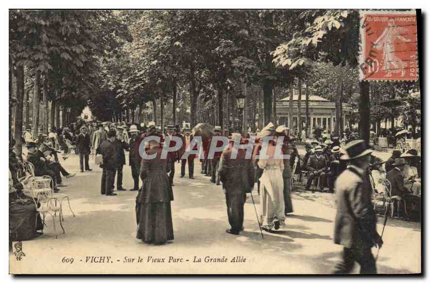 Vichy - Sur le Vieux Parc - La Grande Allée — CPAPHIL n°609