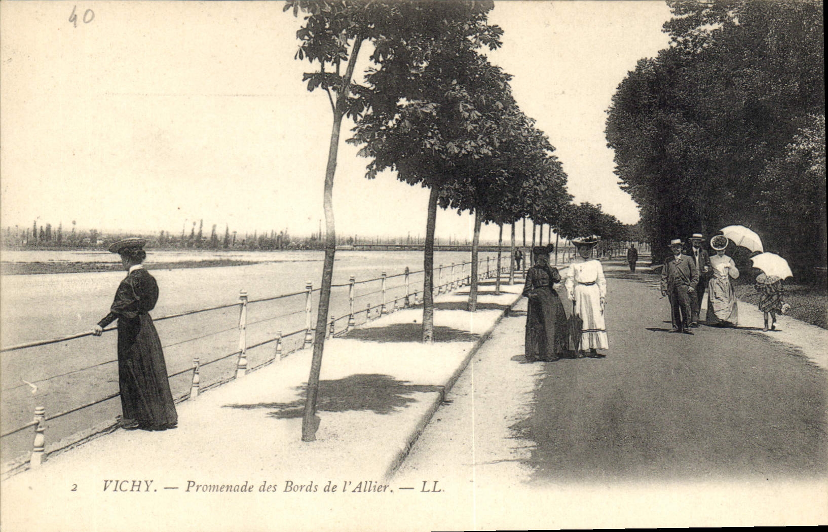 CPA Vichy Promenade des Bords de l'Allier