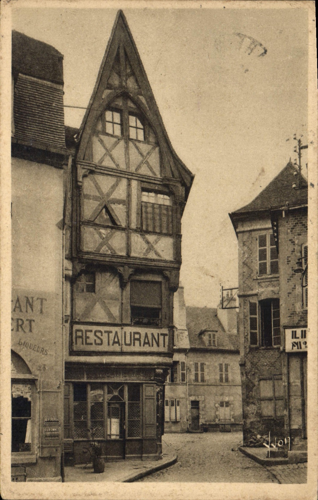 CPA Moulins (Allier) Maison du XII siecle Restaurant