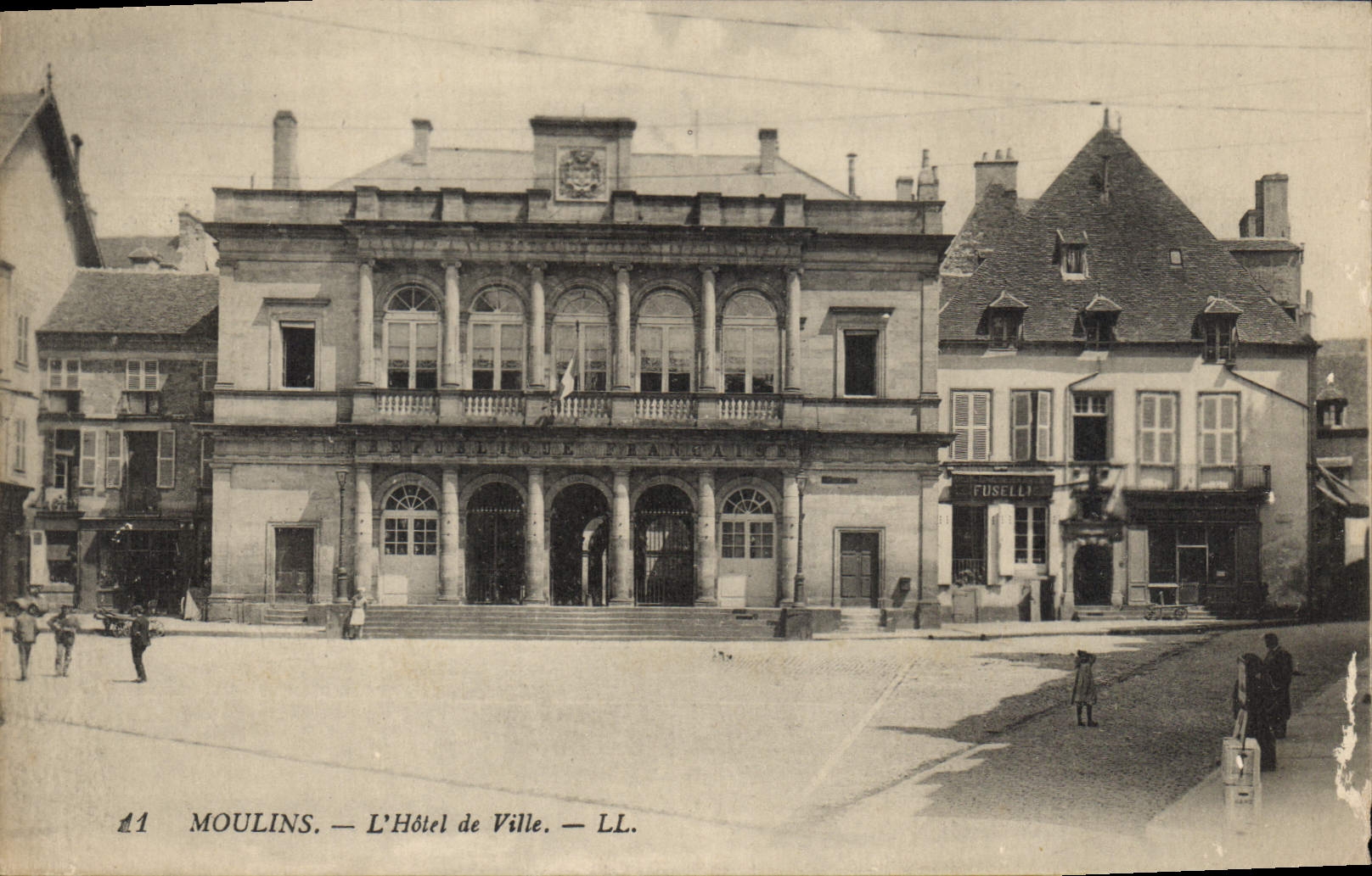 CPA Moulins L'Hotel de Ville