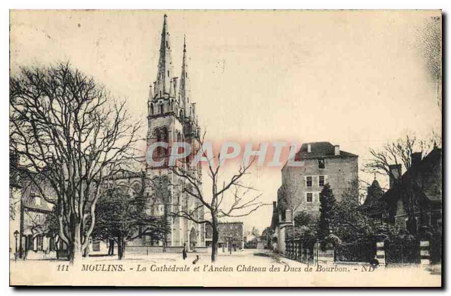 CPA Moulins La Cathedrale et l'Ancien Chateau des Ducs de Bourbon
