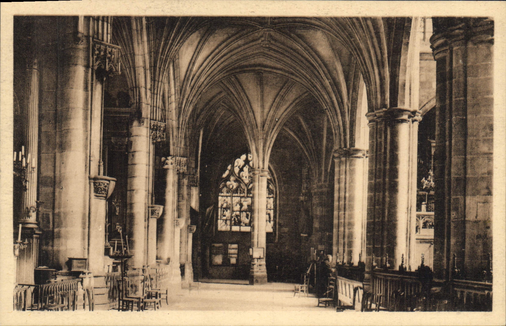 Moulins — Cathédrale de Moulins, bas-côté Nord (XVe siècle) — M. H.