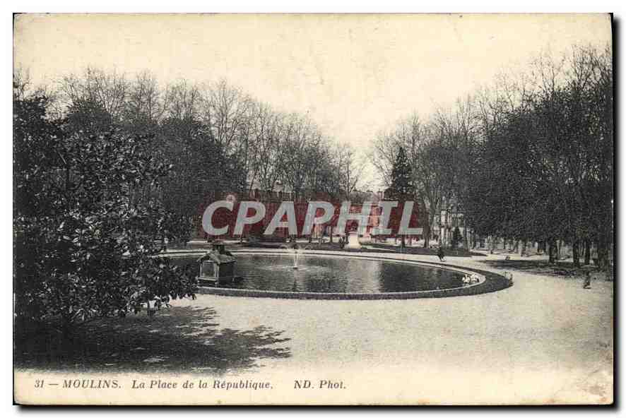 CPA Moulins La Place de la Republique