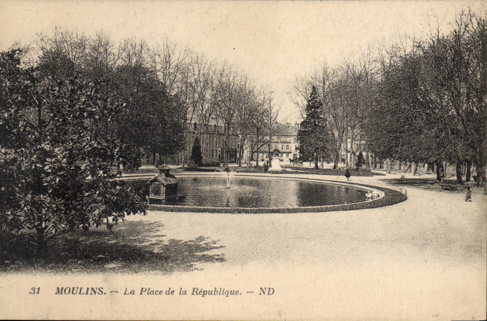 CPA Moulins La Place de la Republique