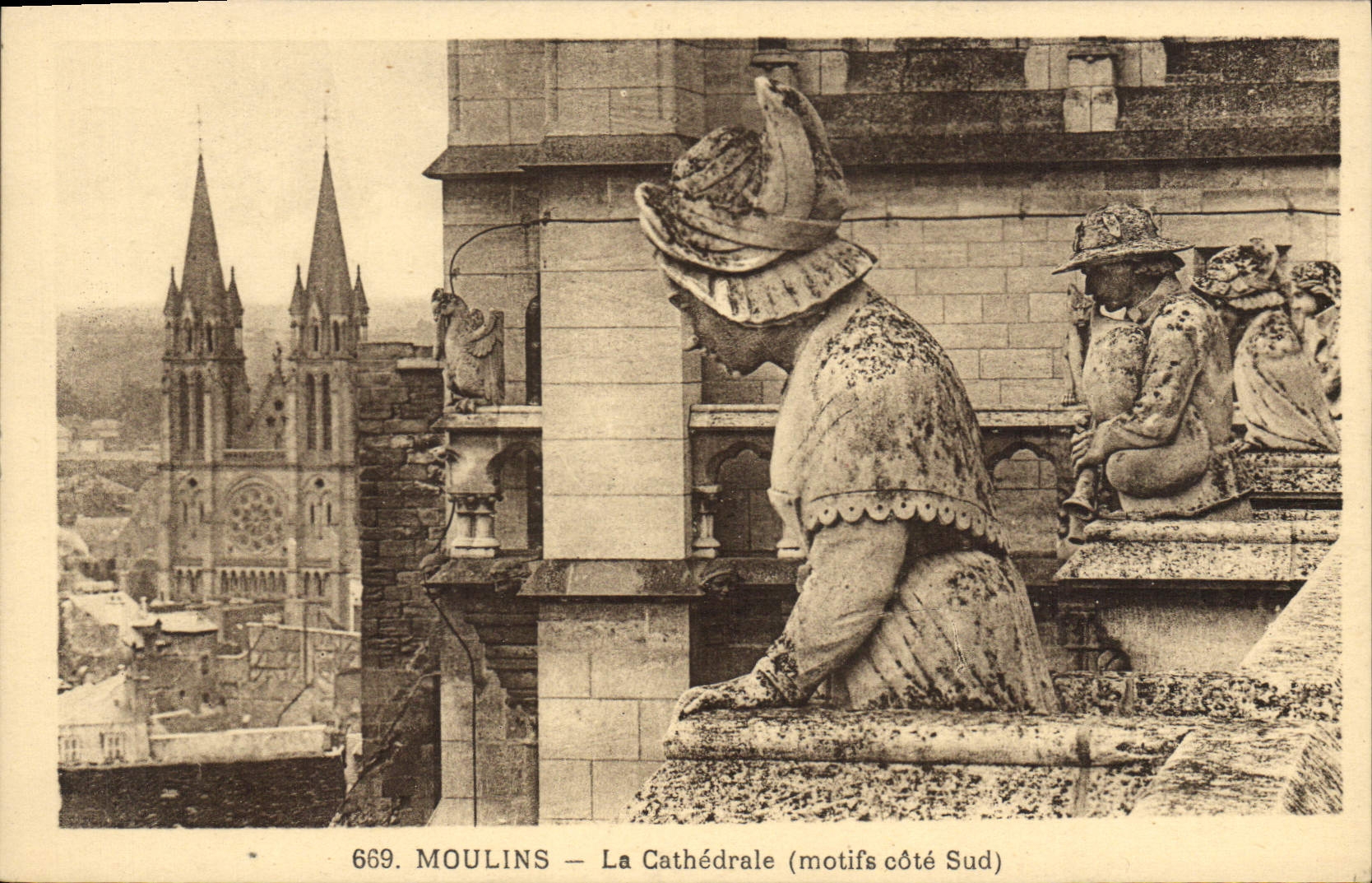 CPA Moulins La Cathedrale (motifs cote sud)