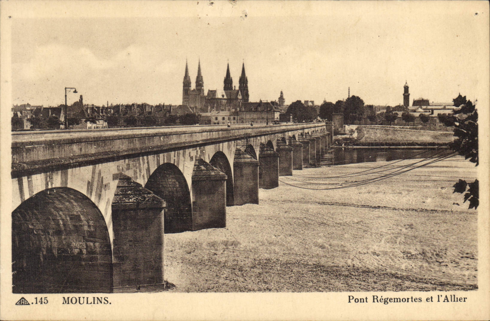 CPA Moulins Pont Regemortes et l'Allier