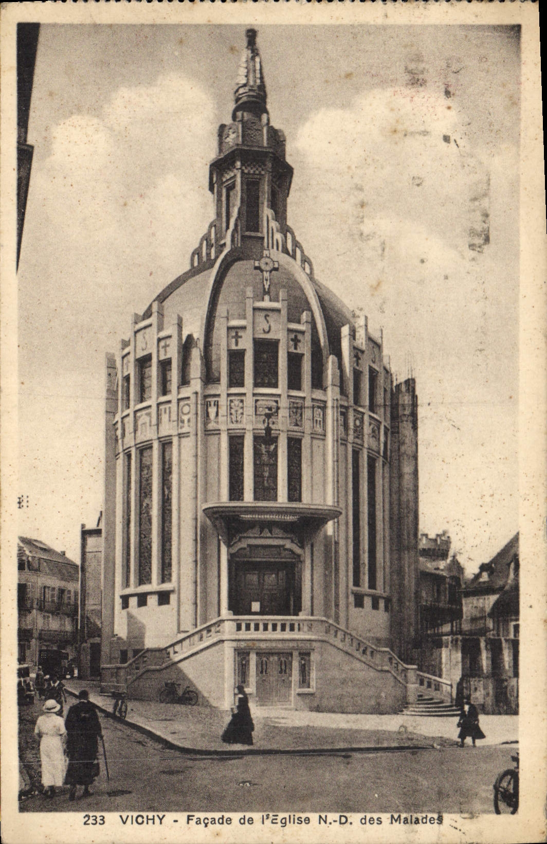 CPA Vichy Facade de l'Eglise N D des Malades