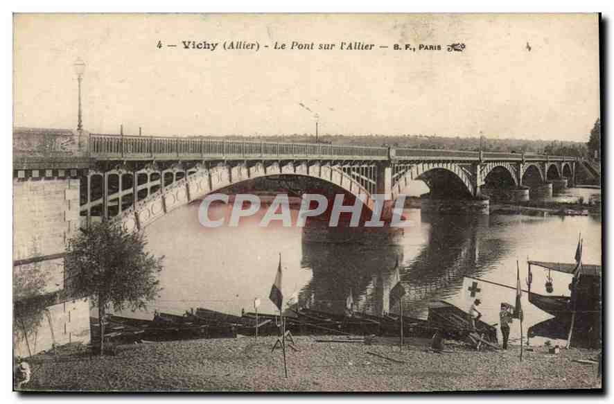 CPA Vichy (Allier) Le Pont sur l'Allier Croix Rouge