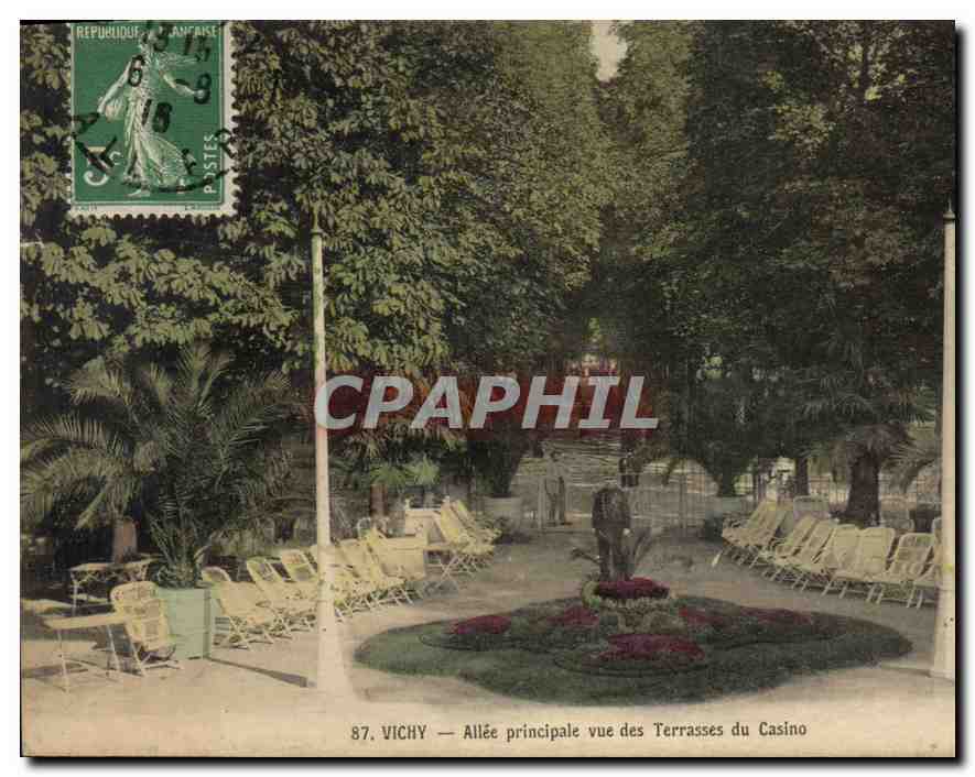 CPA Vichy Allee principale vue des Terrasses du Casino