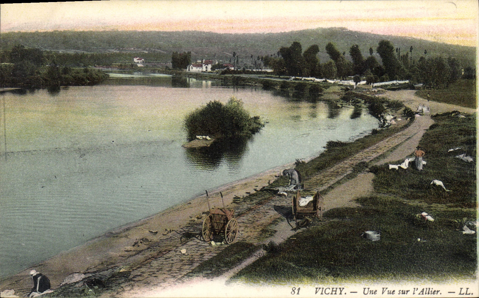 CPA Vichy Une Vue sur l'Allier