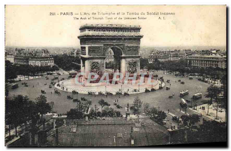 CPA Paris L'Arc de Triomphe et la Tombe du Soldat Inconnu