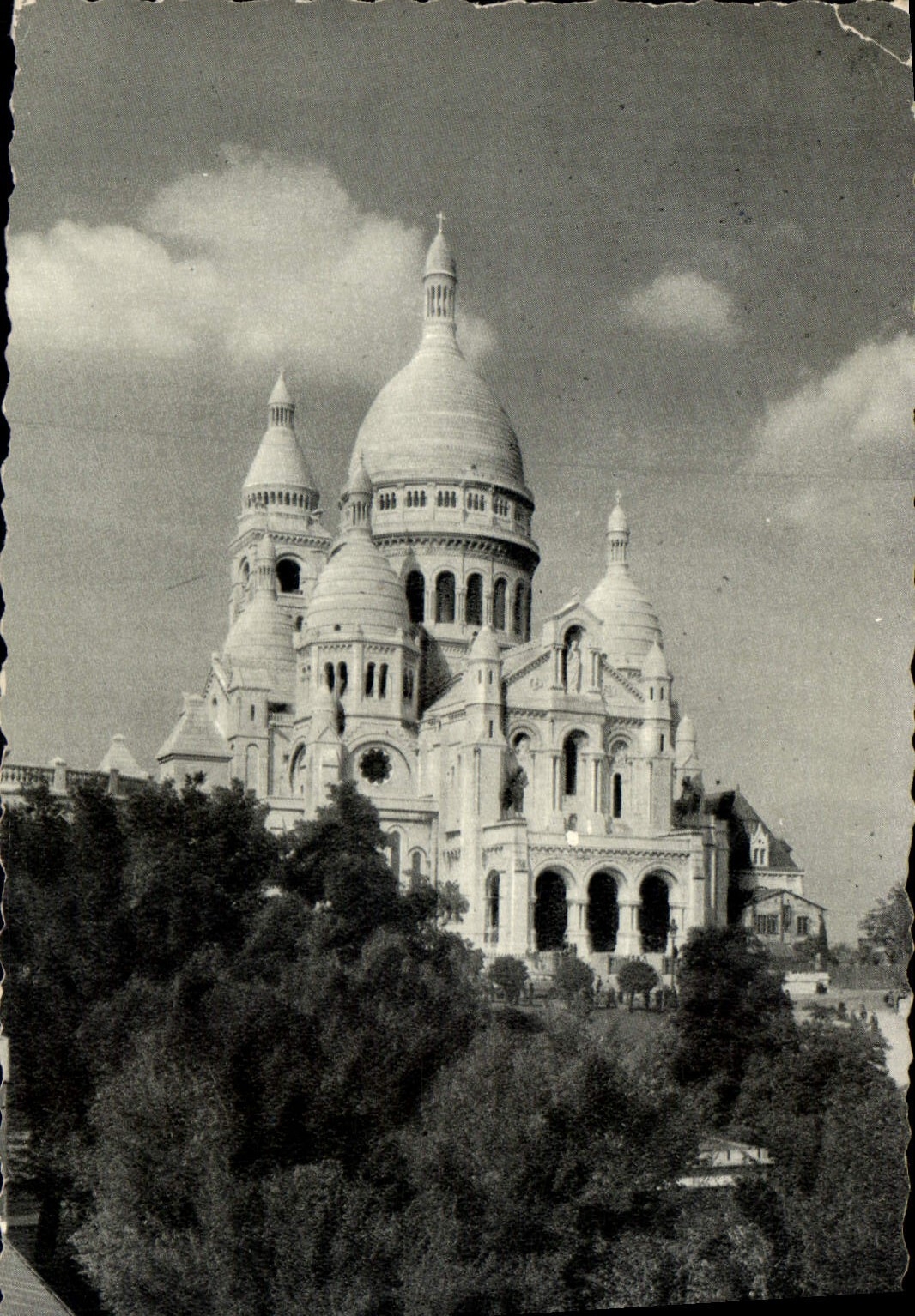 CPA Paris La Basilique Sacre Coeur
