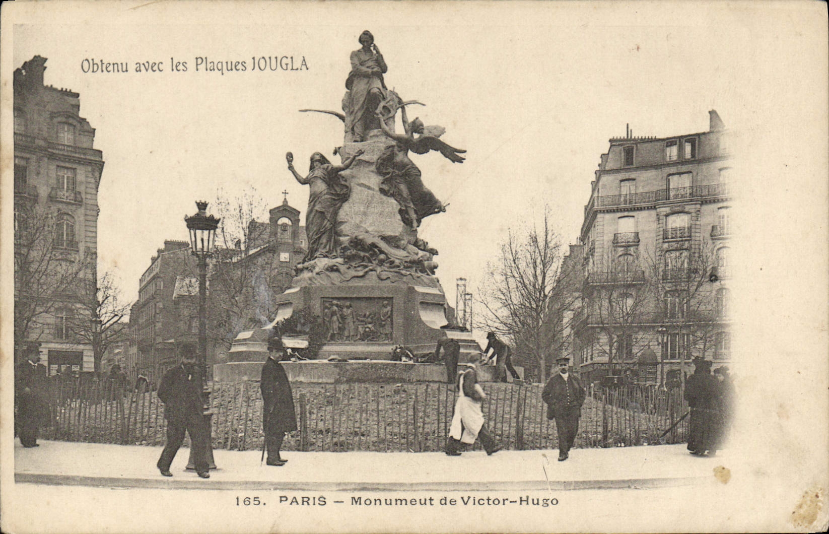 CPA Paris Monument de Victor Hugo