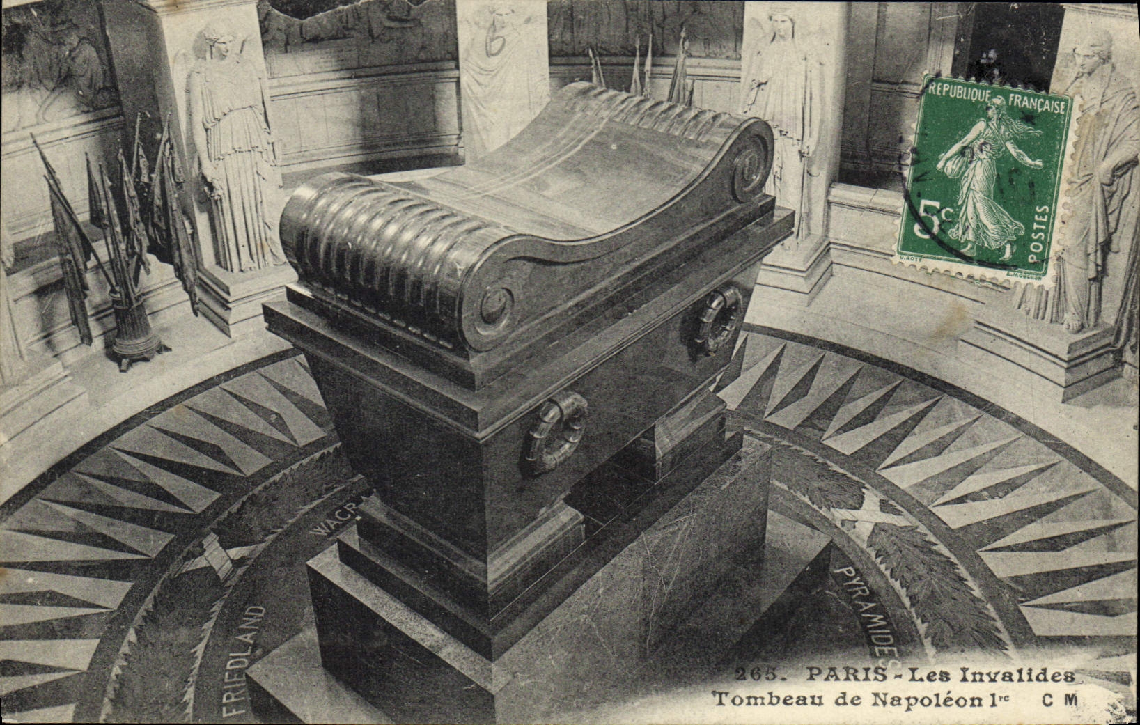CPA Paris Les Invalides Tombeau de Napoleon 1er