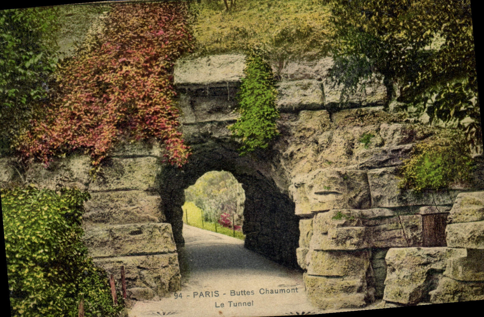 CPA Paris Buttes Chaumont Le Tunnel