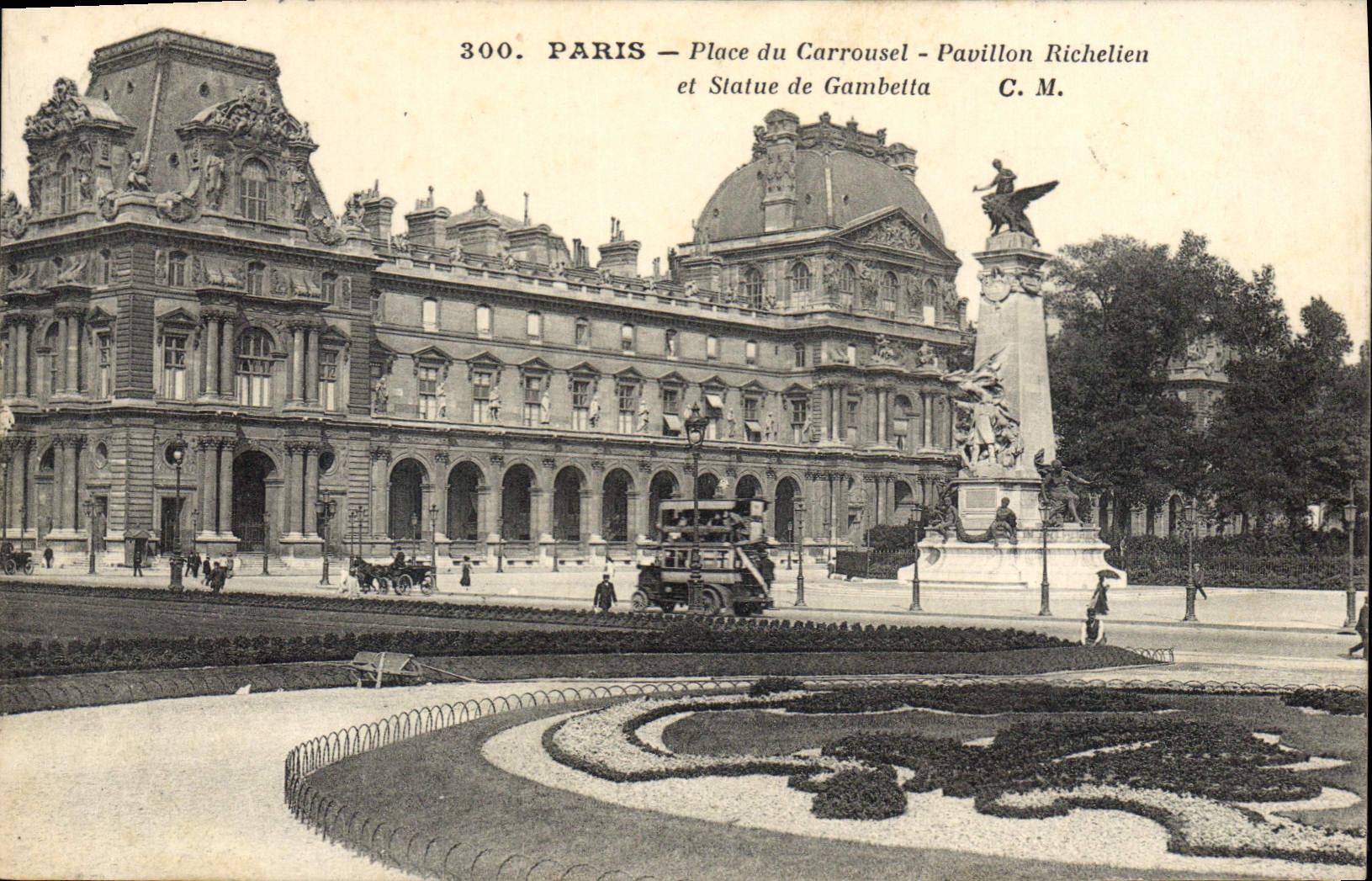 CPA Paris Place du Carrousel Pavillon Richelien et Statue de Gambetta
