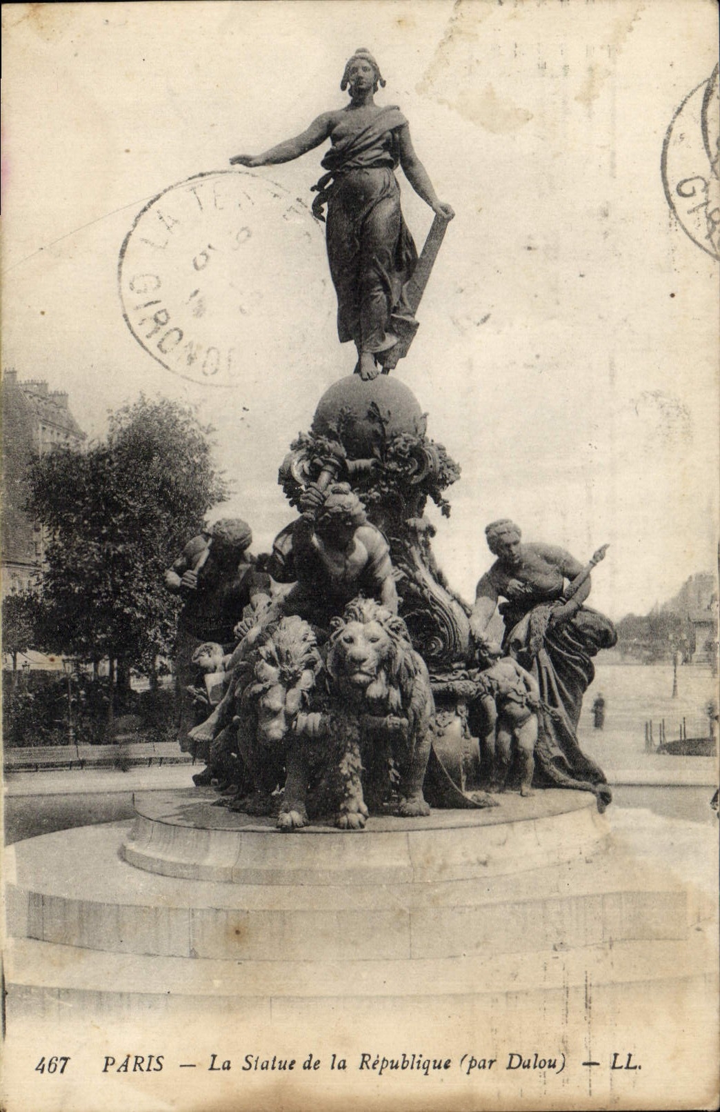 CPA Paris La Statue de la Republique (par Dalou)