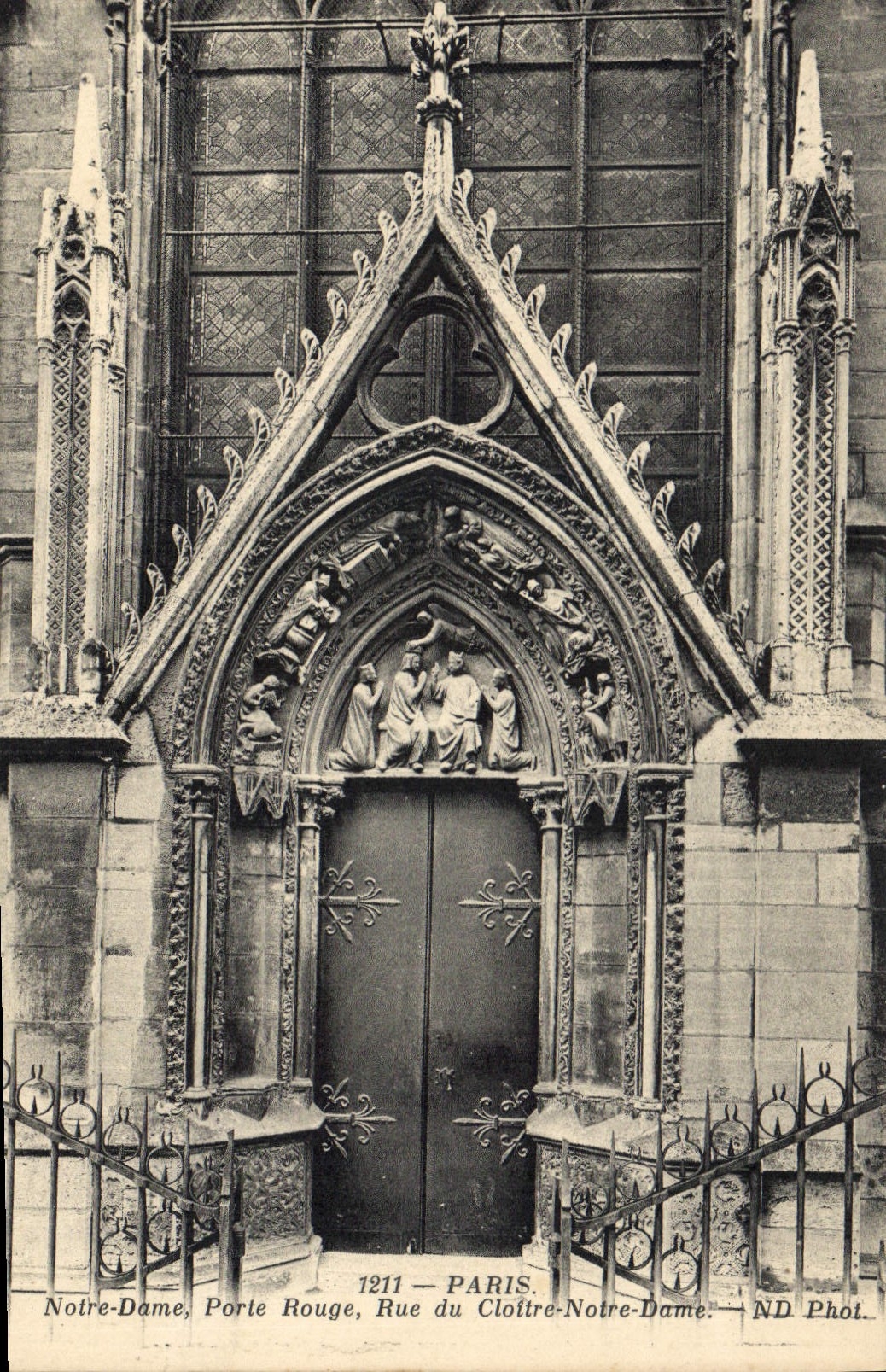 CPA Paris Notre Dame Porte Rouge Rue du Cloitre Notre Dame