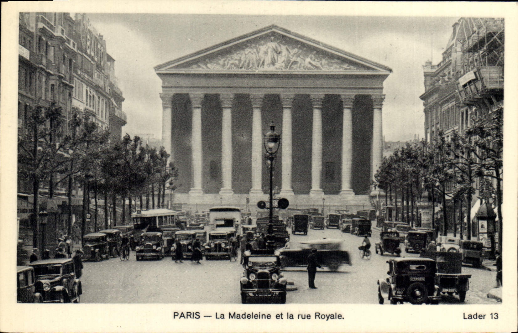 CPA Paris La Madeleine et la Rue Royale