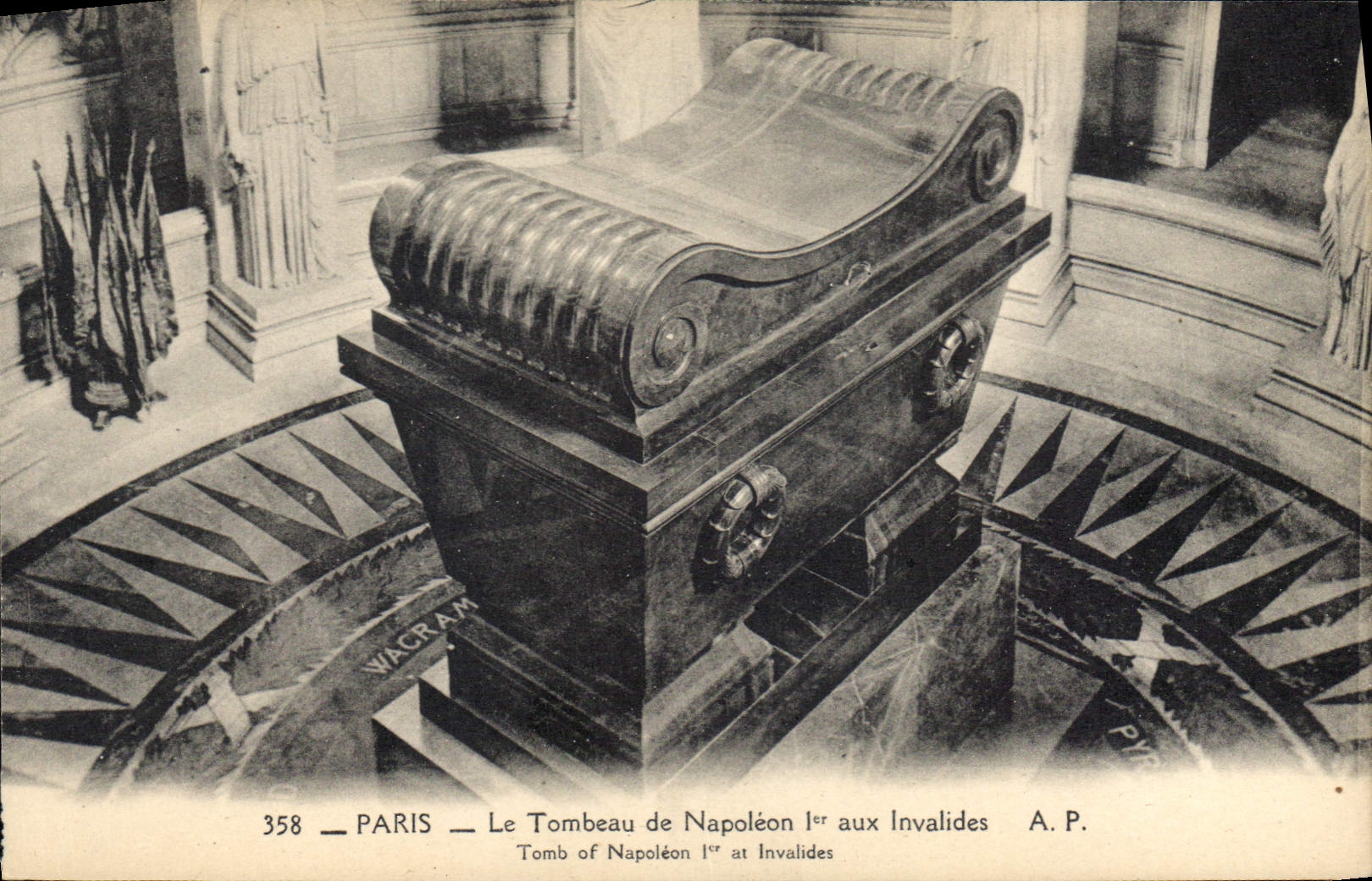 CPA Paris Le Tombeau de Napoleon Ier aux Invalides