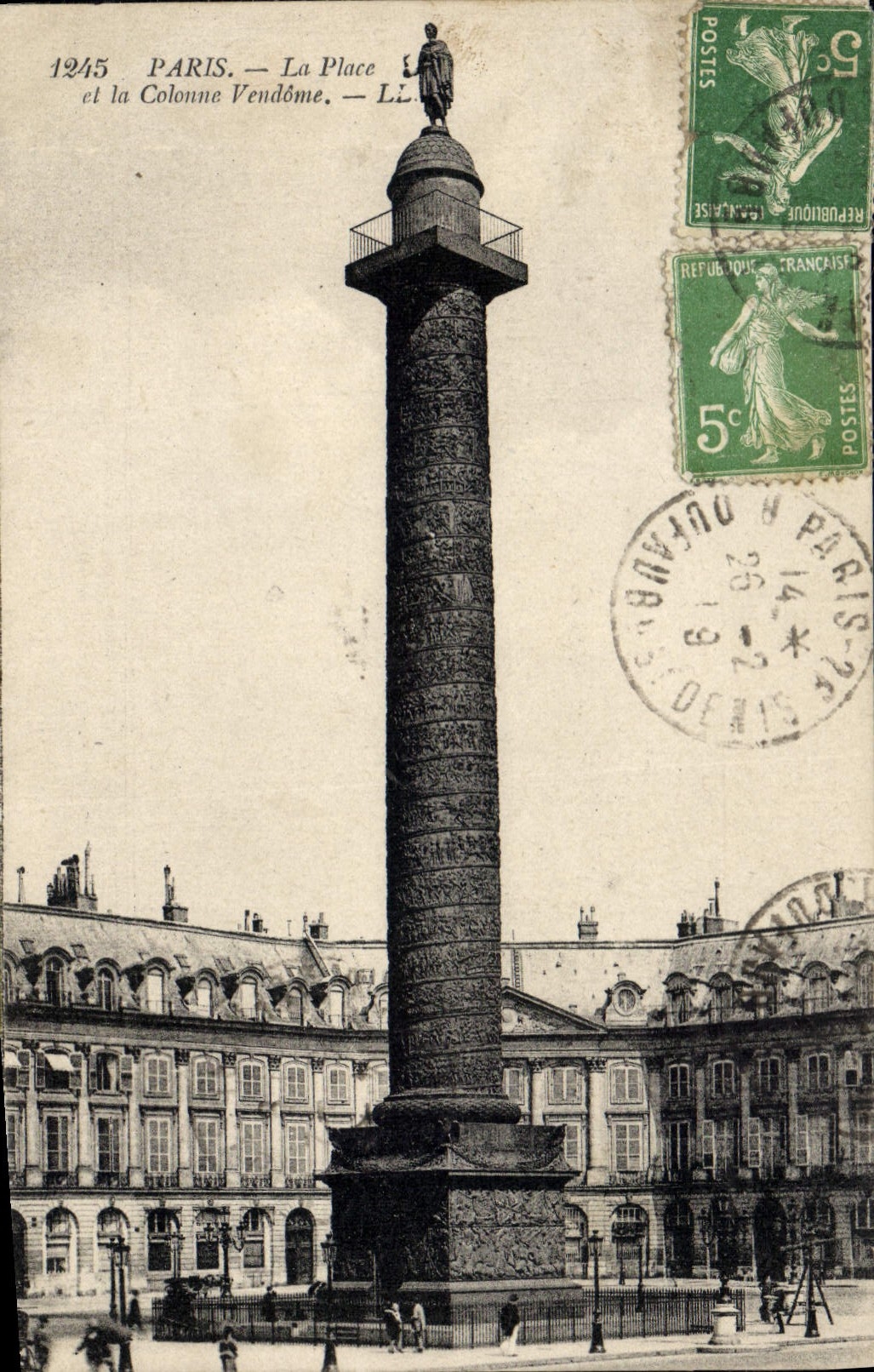 CPA Paris La Place et la Colonne Vendome