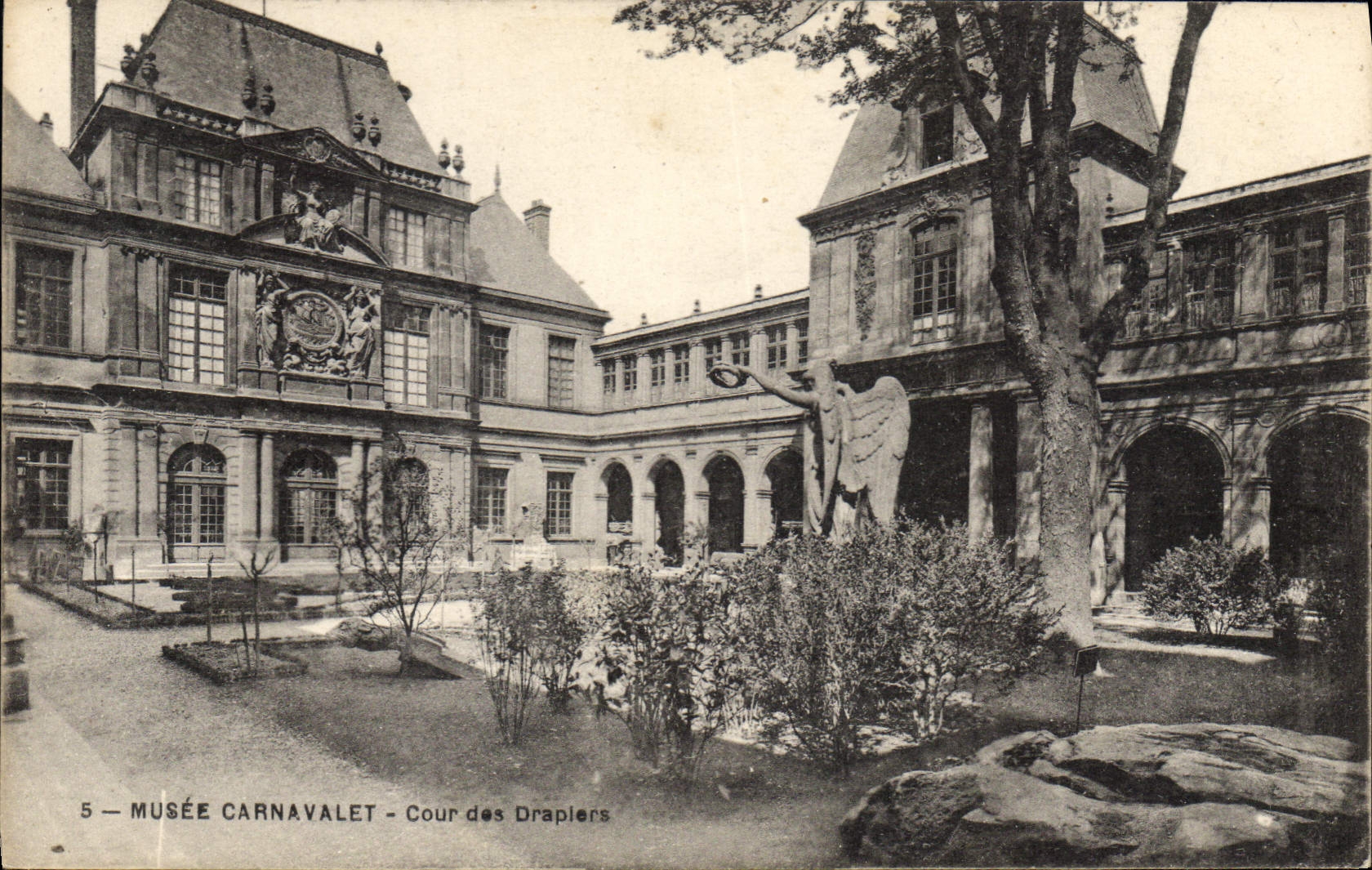 CPA Musee Carnavalet Cour des Drapiers