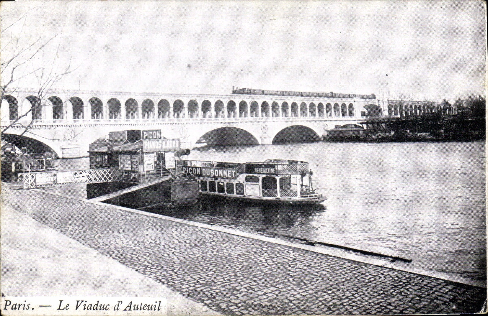 CPA Paris Le Viaduc d'Auteuil Bateau Peniche Dubonnet Metro Train