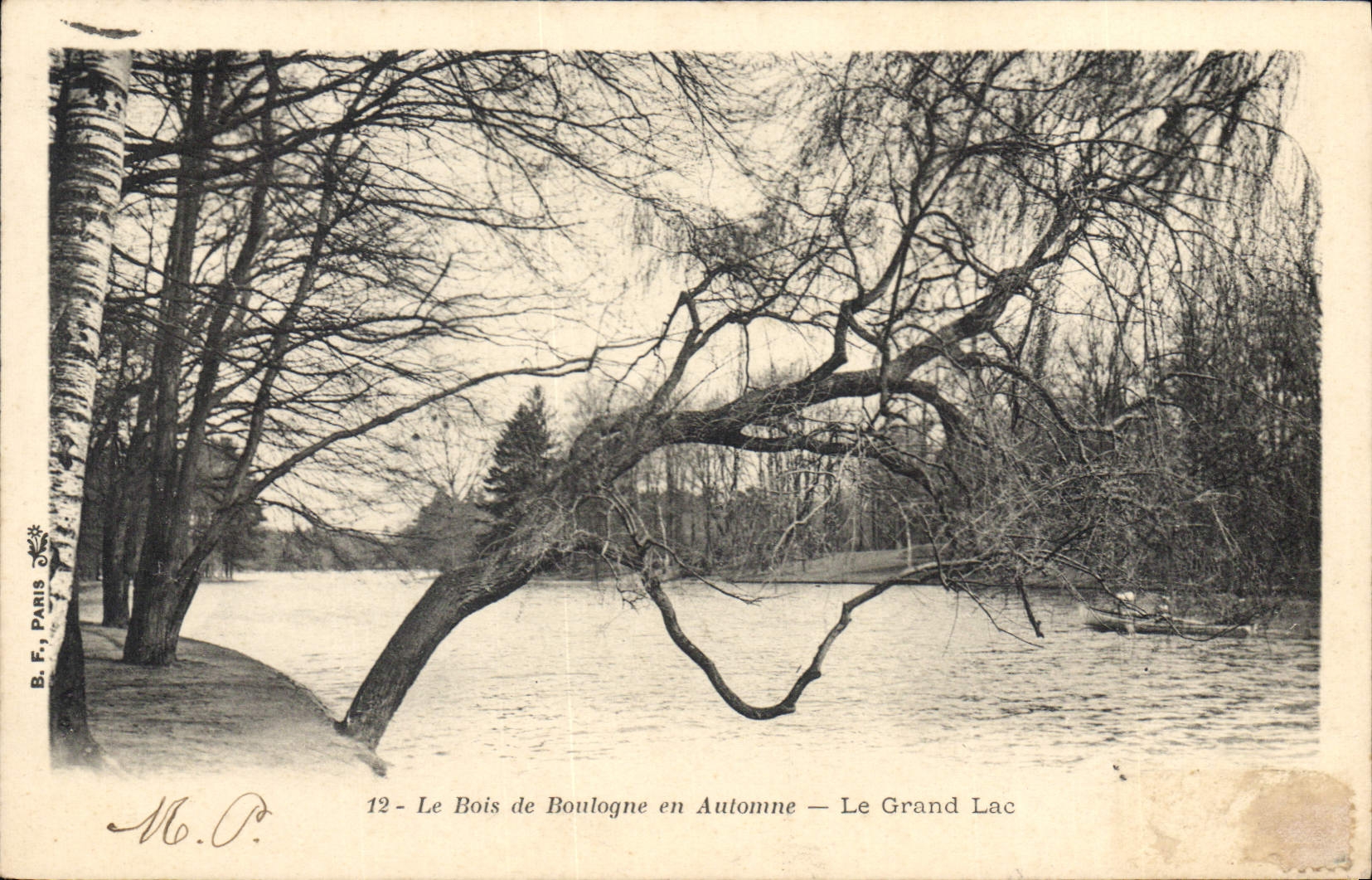 CPA Paris Le Bois de Boulogne en Automne Le Grand Lac
