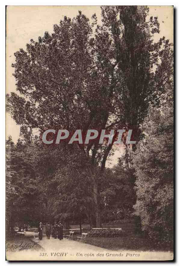 CPA Vichy Un coin des Grands Parcs