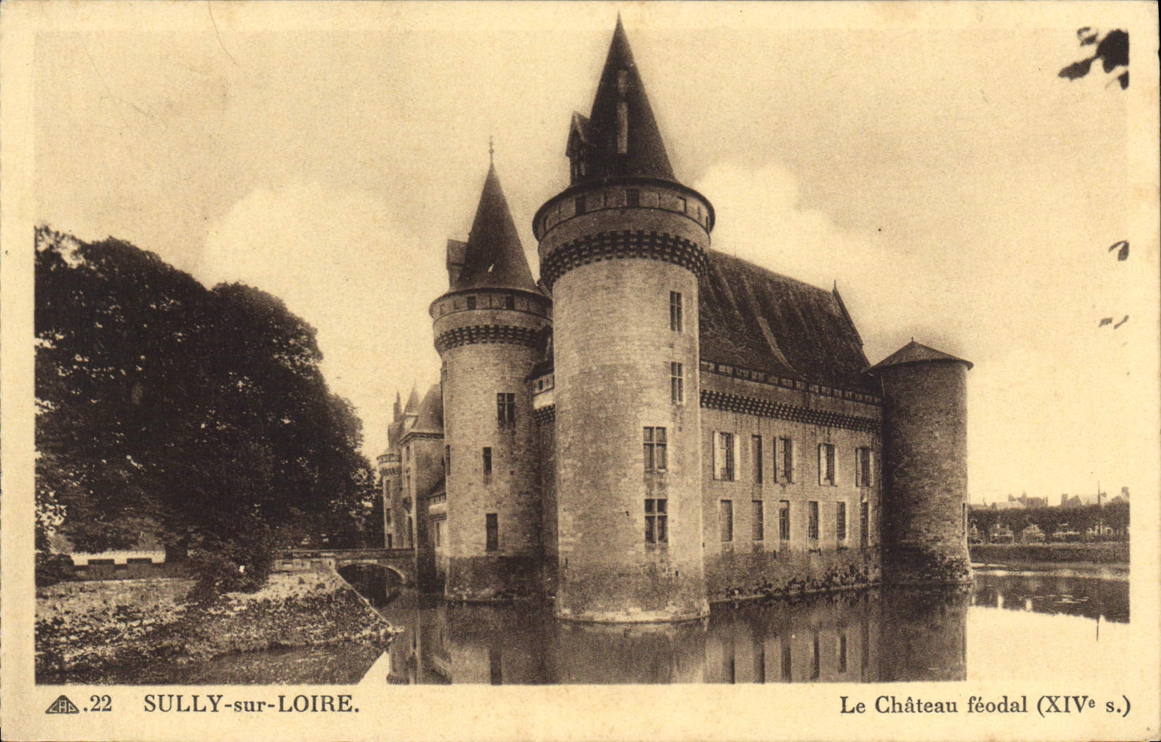 CPA Sully sur Loire Le Chateau Feodal (XIVes)