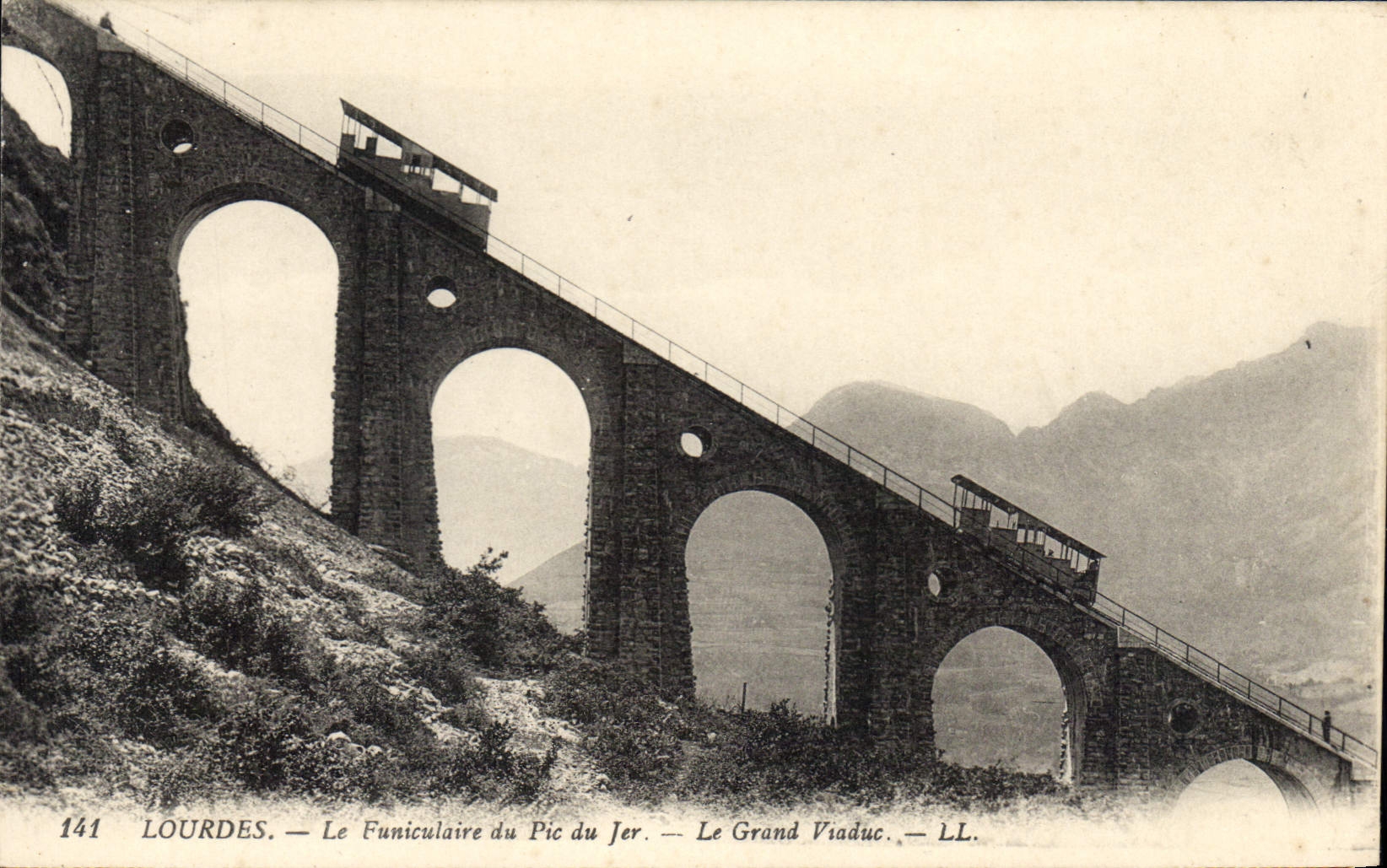 CPA Lourdes Le Funiculaires du Pic du Jer Le Grand Viaduc