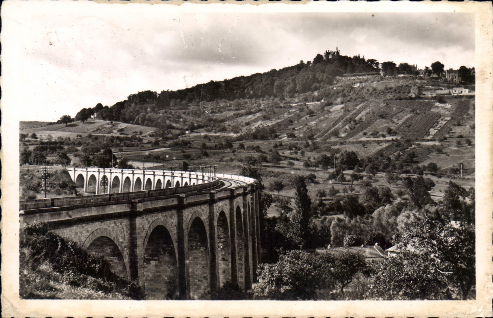 CPA Sancerre Vue generale de St Satur et son Viaduc (alt 312m)