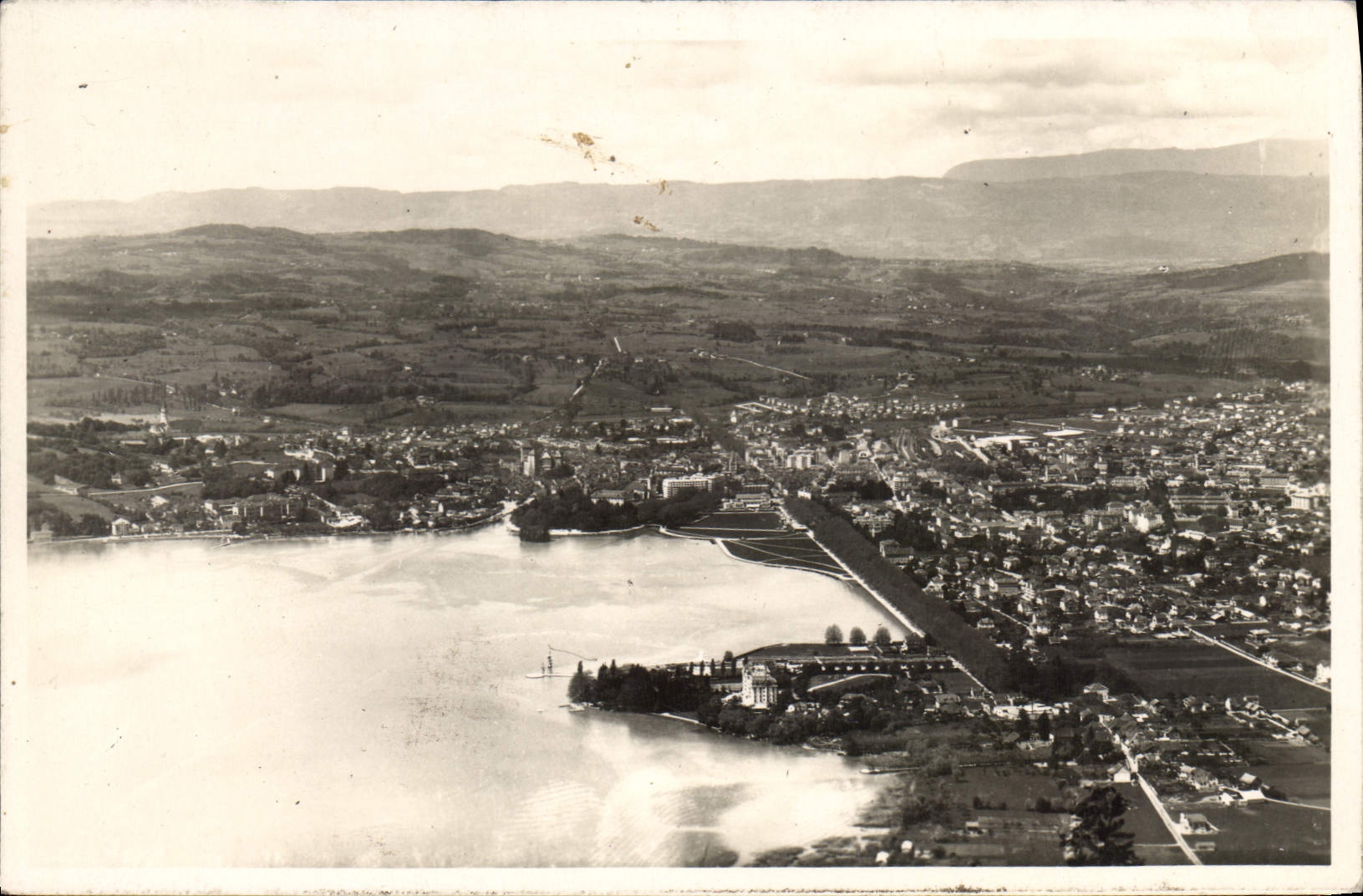 CPA Annecy Vue generale Le Lac