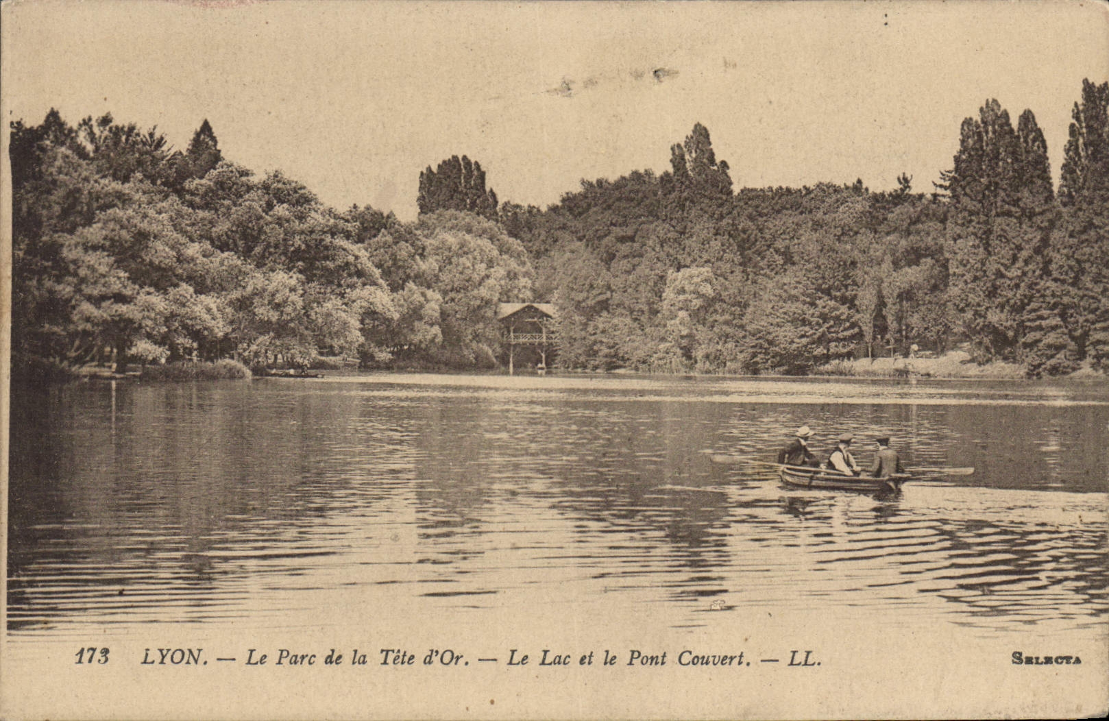 CPA Lyon Le Parc de la Tete d'Or Le Lac et le Pont Couvert