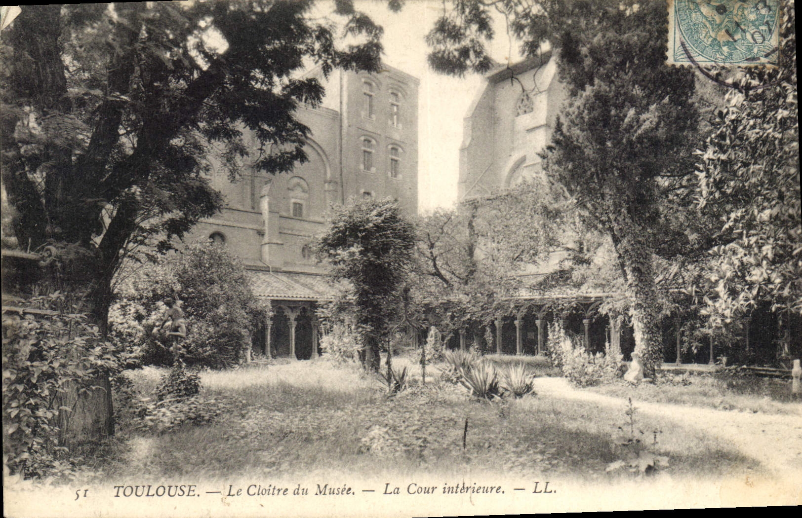CPA Toulouse Le Cloitre du Musee La Cour interieure