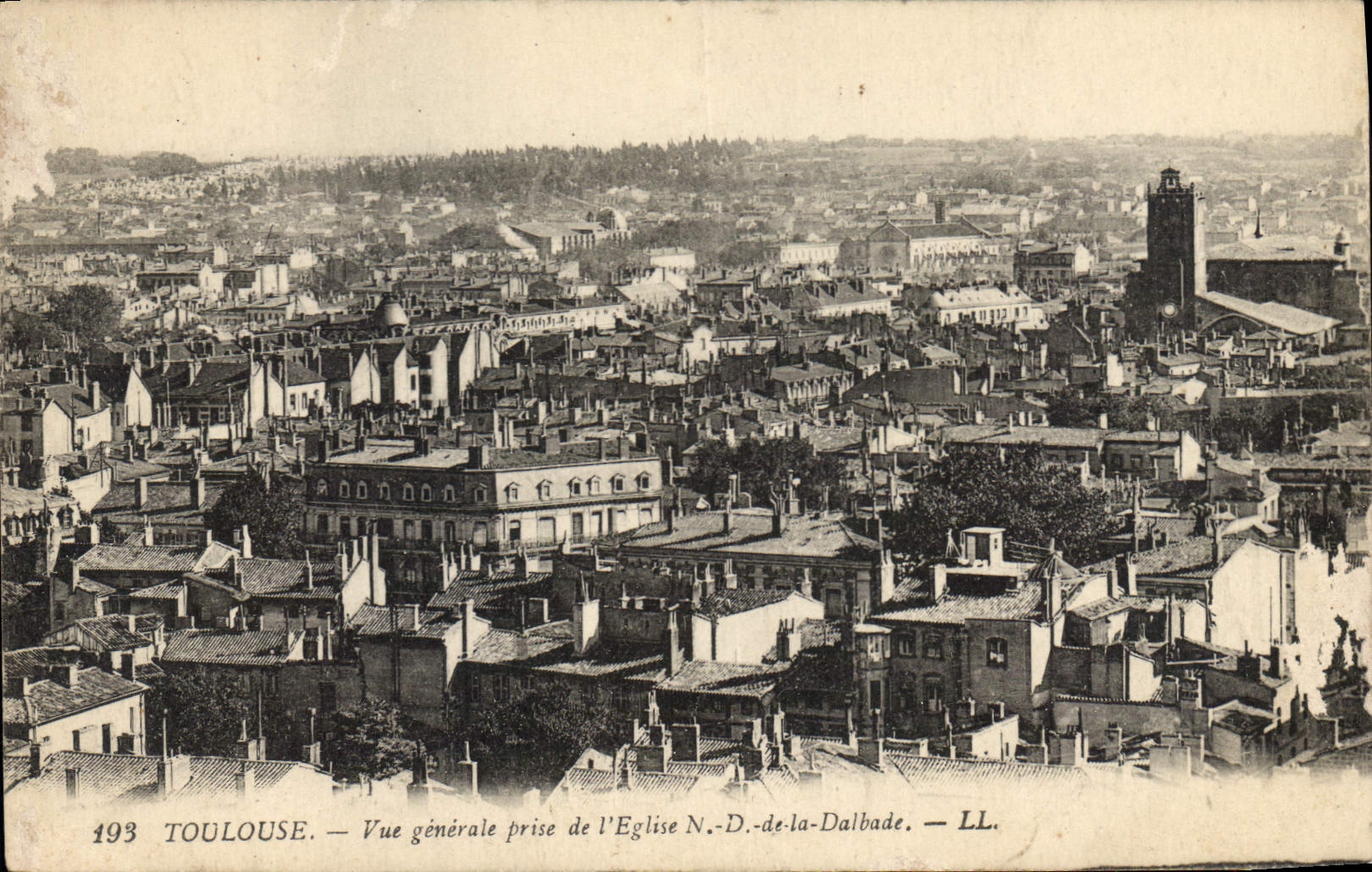 CPA Toulouse Vue generale prise de l'Eglise N D de la Dalbade