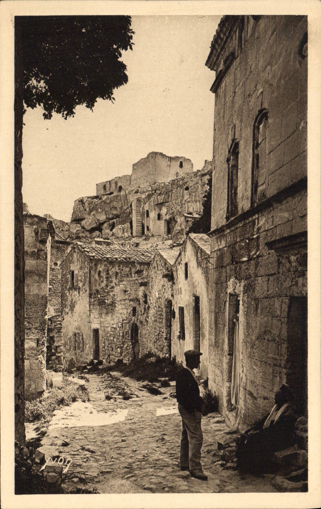 CPA Paysages et Pierres de Provence Une Vieille Rue des Baux